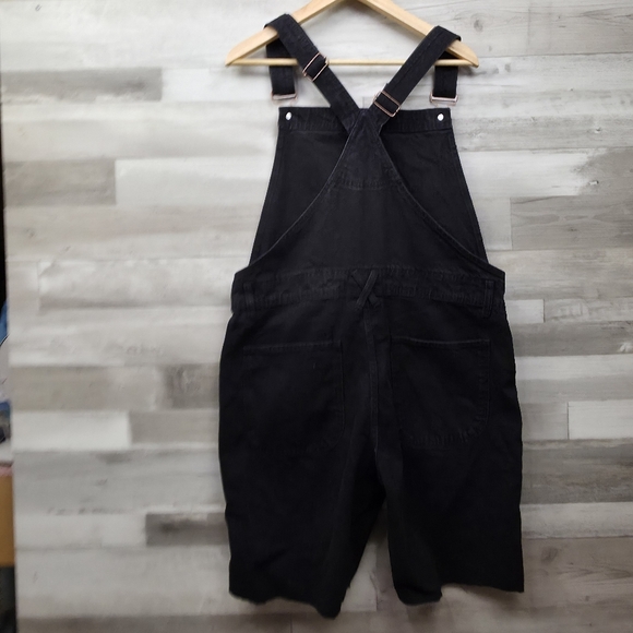BDG Urban Outfitters Black Denim Short Raw Hem Overalls Womens Size 32W - Picture 3 of 12